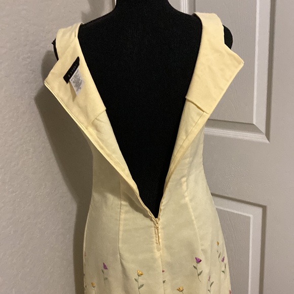 B Smart embroidered midi dress size 5/6 - Picture 3 of 7